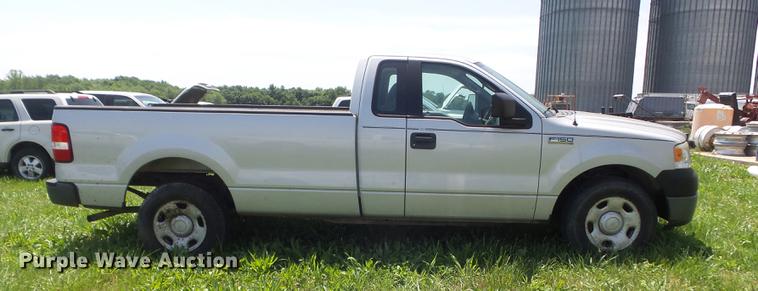 image for item DD7181 2005 Ford F150 XL pickup truck