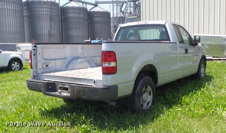 image for item DD7181 2005 Ford F150 XL pickup truck
