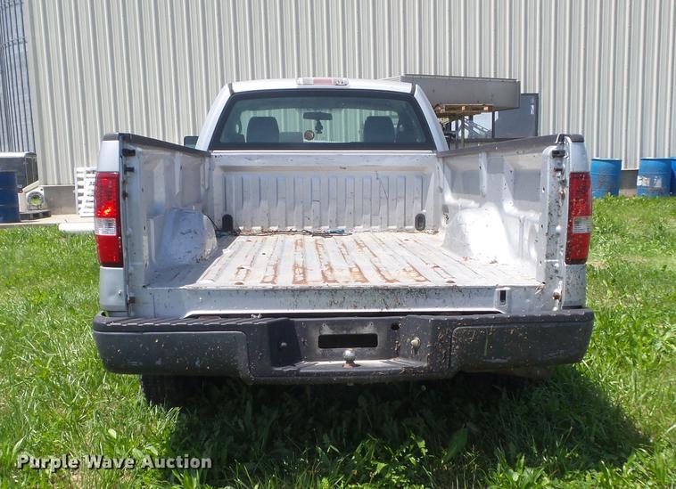image for item DD7181 2005 Ford F150 XL pickup truck