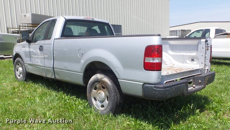 image for item DD7181 2005 Ford F150 XL pickup truck