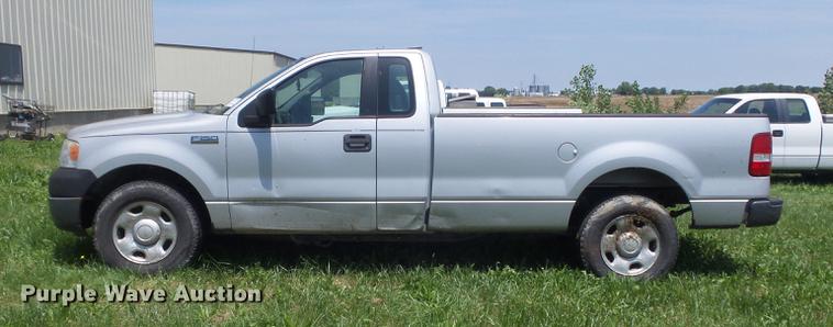 image for item DD7181 2005 Ford F150 XL pickup truck