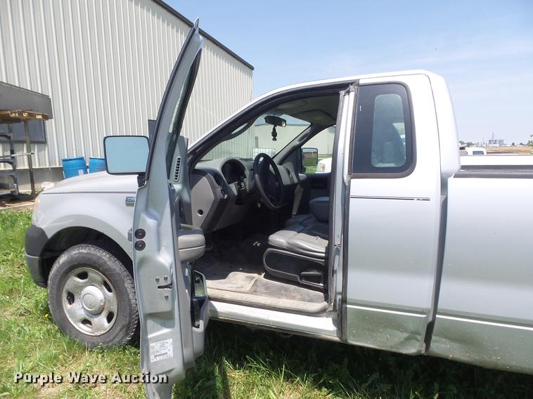 image for item DD7181 2005 Ford F150 XL pickup truck