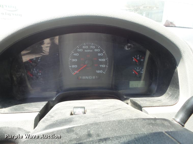 image for item DD7181 2005 Ford F150 XL pickup truck