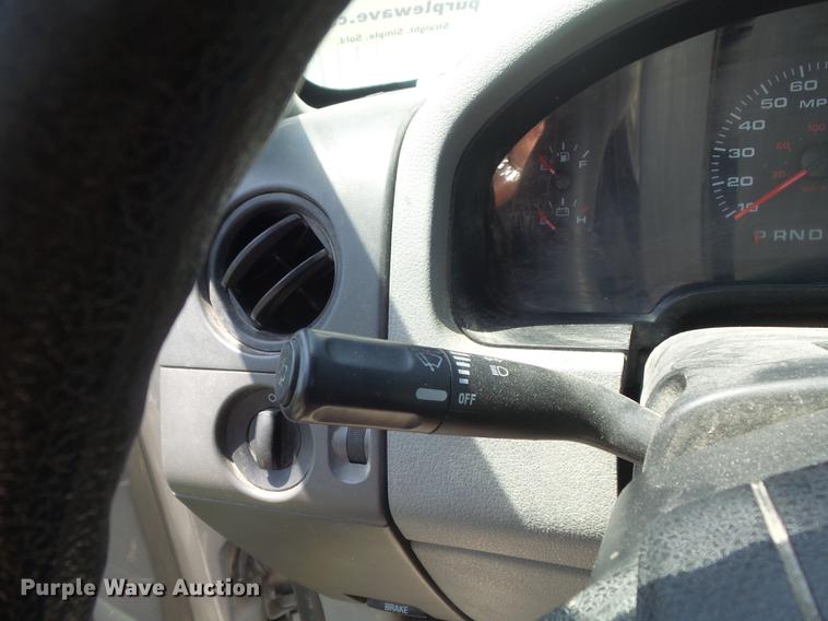 image for item DD7181 2005 Ford F150 XL pickup truck