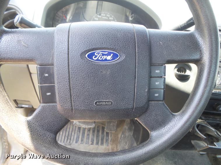 image for item DD7181 2005 Ford F150 XL pickup truck