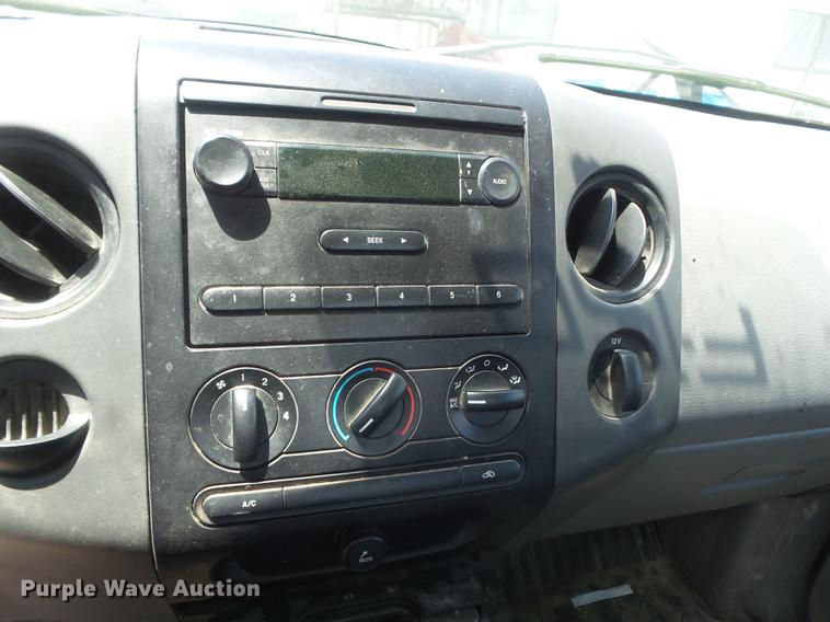 image for item DD7181 2005 Ford F150 XL pickup truck