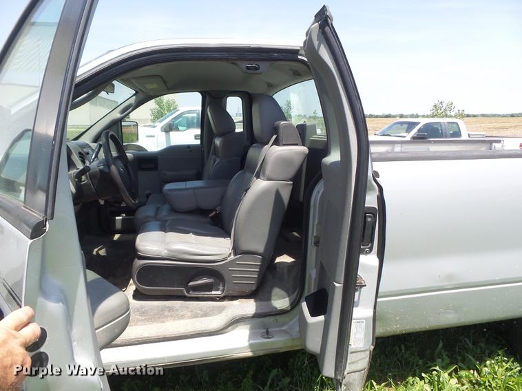 image for item DD7181 2005 Ford F150 XL pickup truck