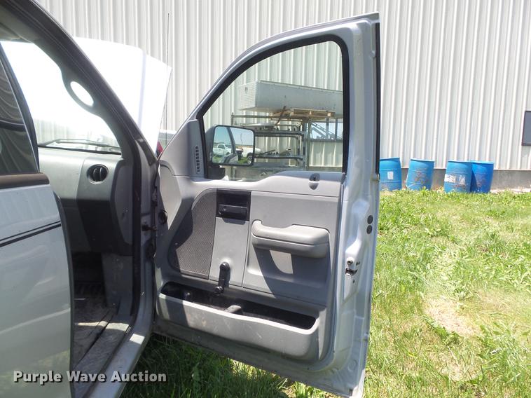 image for item DD7181 2005 Ford F150 XL pickup truck