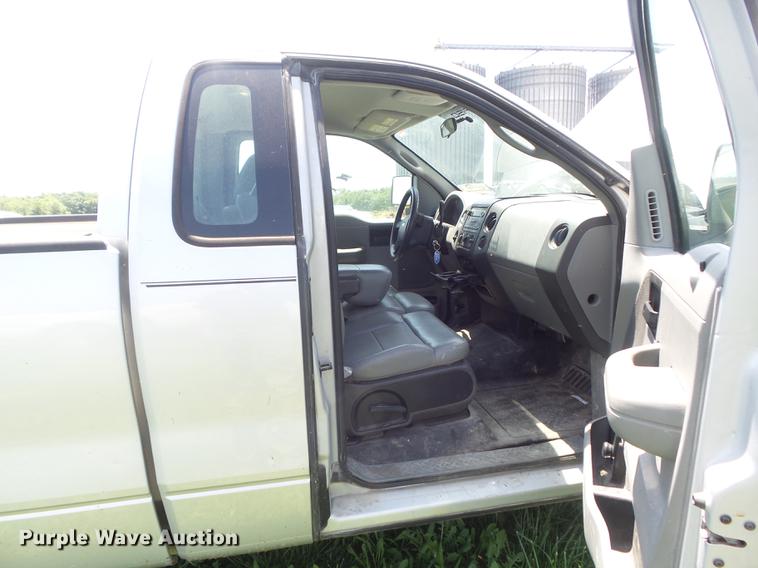 image for item DD7181 2005 Ford F150 XL pickup truck