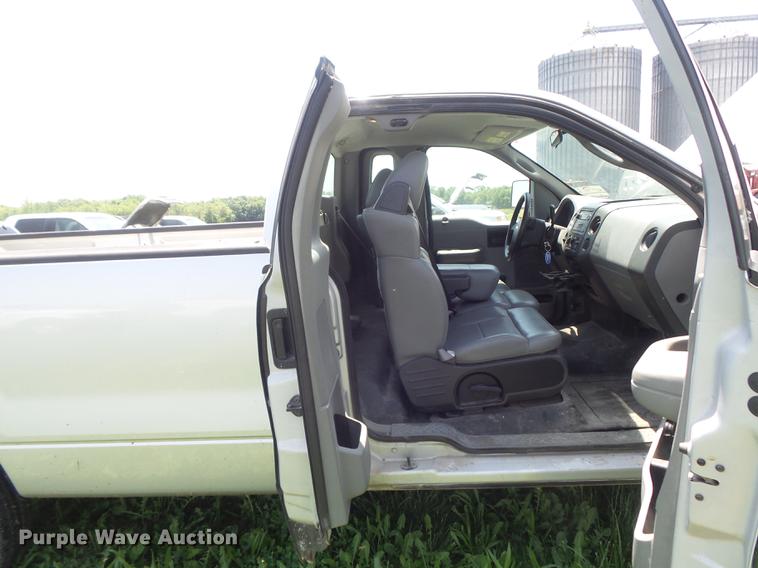 image for item DD7181 2005 Ford F150 XL pickup truck