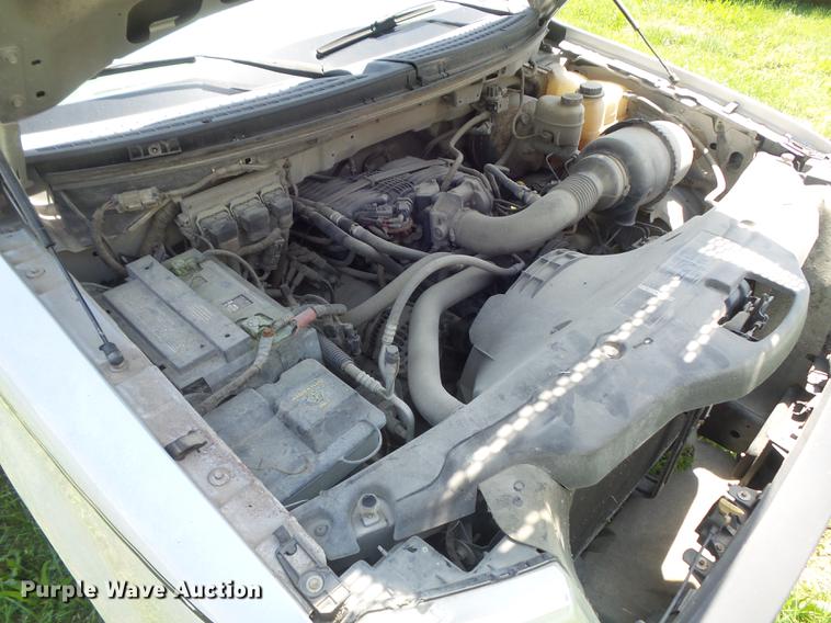 image for item DD7181 2005 Ford F150 XL pickup truck