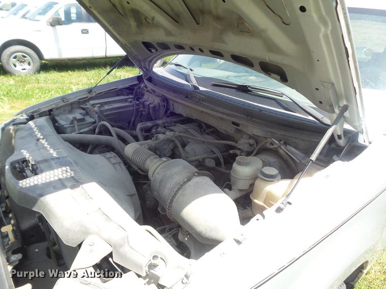 image for item DD7181 2005 Ford F150 XL pickup truck