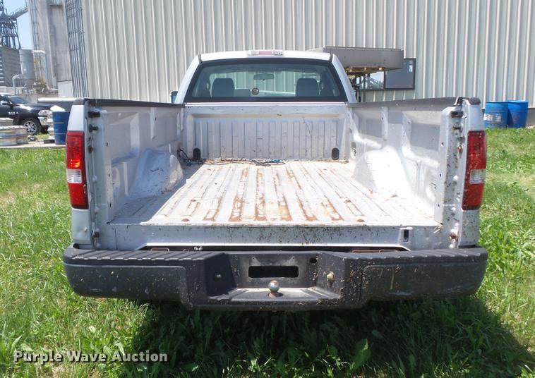 image for item DD7181 2005 Ford F150 XL pickup truck