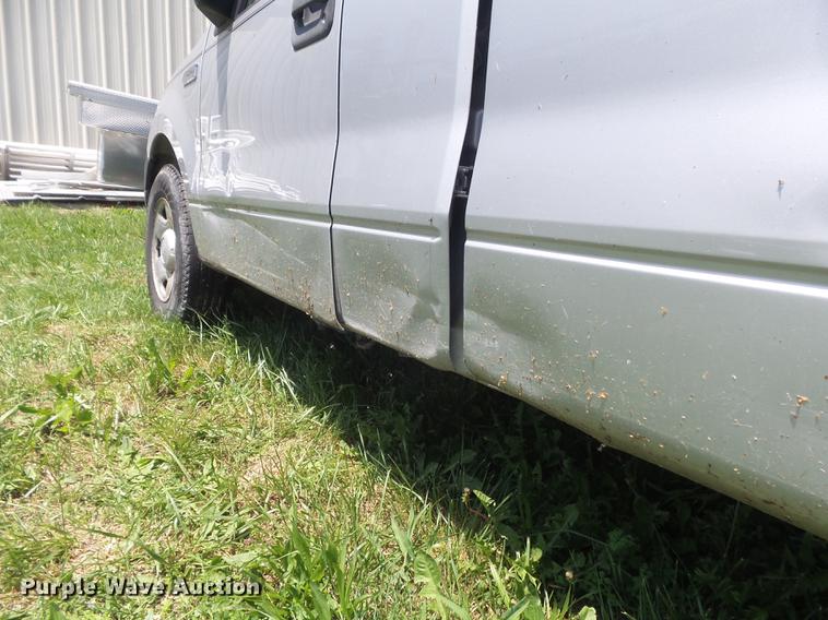 image for item DD7181 2005 Ford F150 XL pickup truck