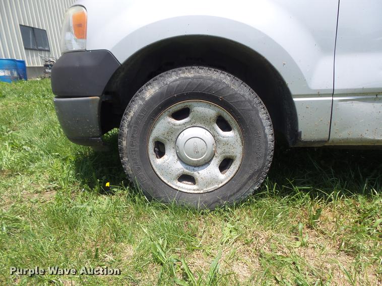 image for item DD7181 2005 Ford F150 XL pickup truck