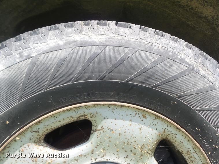 image for item DD7181 2005 Ford F150 XL pickup truck