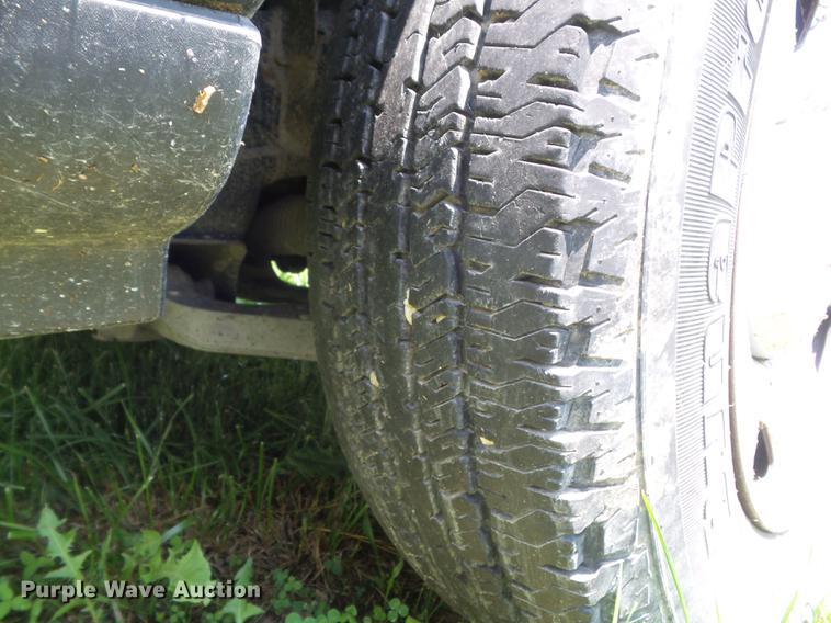 image for item DD7181 2005 Ford F150 XL pickup truck