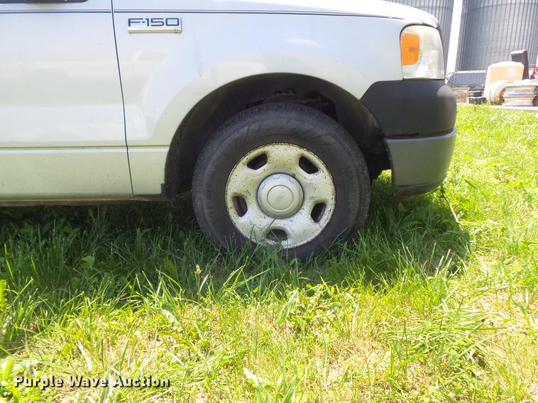 image for item DD7181 2005 Ford F150 XL pickup truck