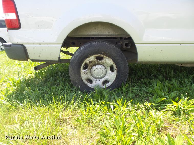 image for item DD7181 2005 Ford F150 XL pickup truck