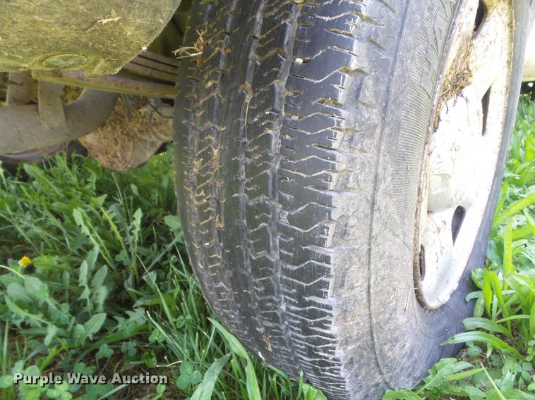 image for item DD7181 2005 Ford F150 XL pickup truck