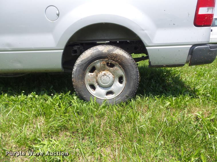 image for item DD7181 2005 Ford F150 XL pickup truck