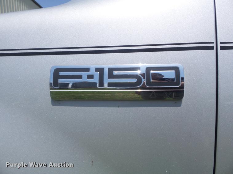 image for item DD7181 2005 Ford F150 XL pickup truck