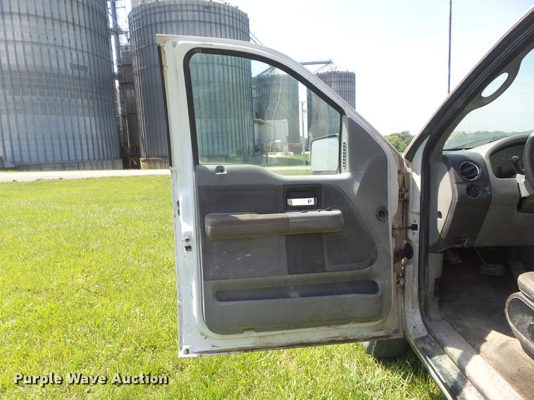 image for item DD7182 2005 Ford F150 XLT pickup truck