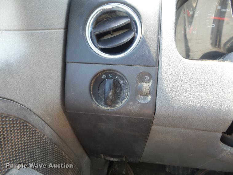 image for item DD7182 2005 Ford F150 XLT pickup truck