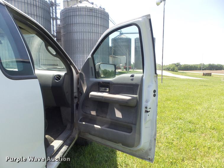 image for item DD7182 2005 Ford F150 XLT pickup truck