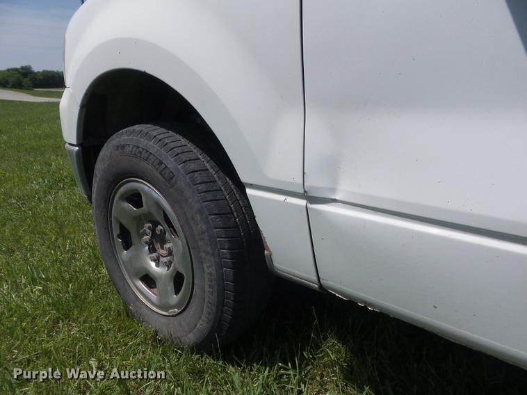 image for item DD7182 2005 Ford F150 XLT pickup truck