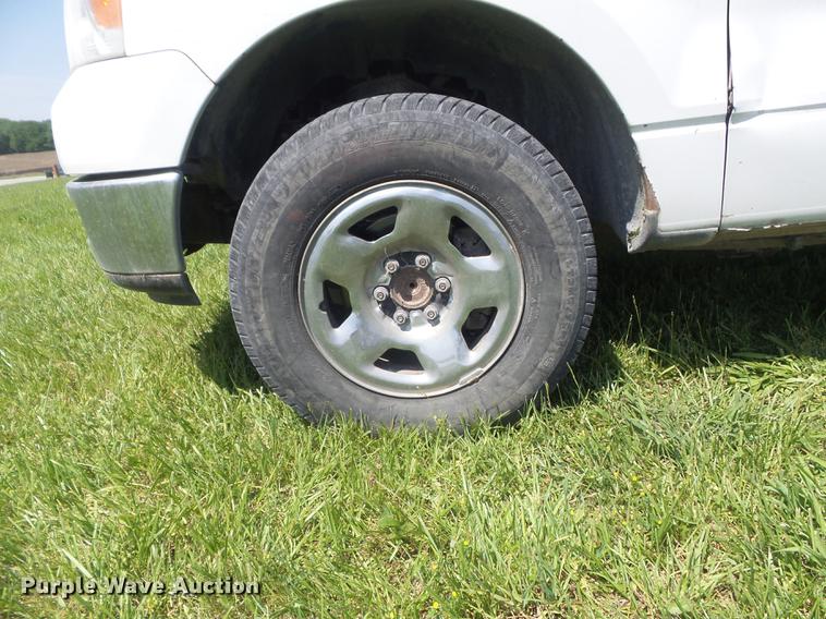 image for item DD7182 2005 Ford F150 XLT pickup truck