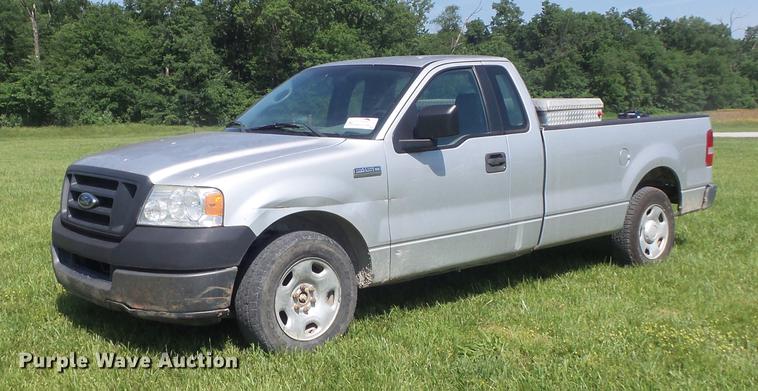 image for item DD7183 2005 Ford F150 XL pickup truck