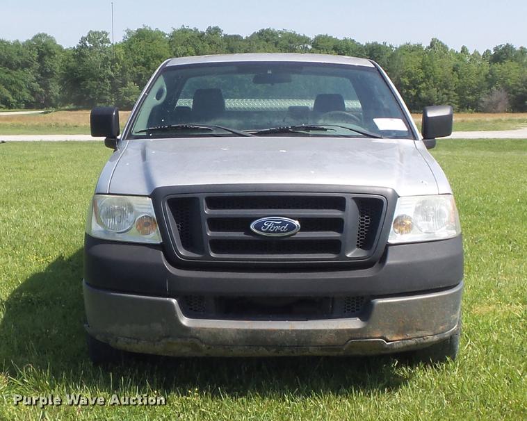 image for item DD7183 2005 Ford F150 XL pickup truck