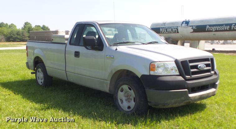 image for item DD7183 2005 Ford F150 XL pickup truck