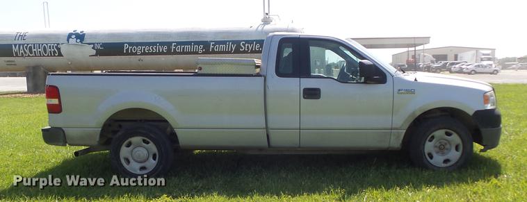 image for item DD7183 2005 Ford F150 XL pickup truck