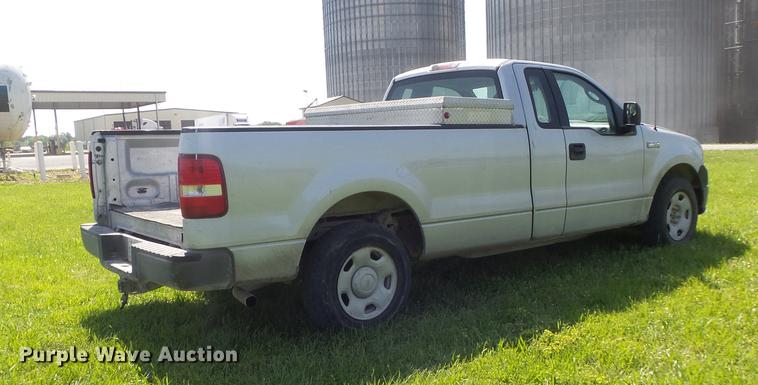image for item DD7183 2005 Ford F150 XL pickup truck