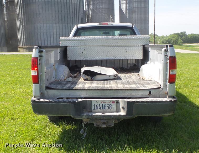 image for item DD7183 2005 Ford F150 XL pickup truck
