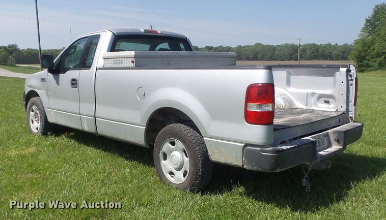 image for item DD7183 2005 Ford F150 XL pickup truck