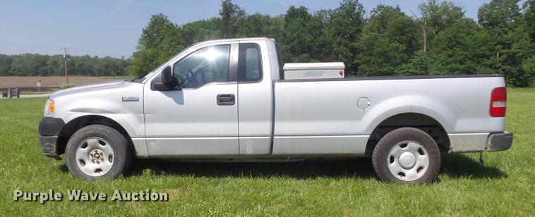image for item DD7183 2005 Ford F150 XL pickup truck