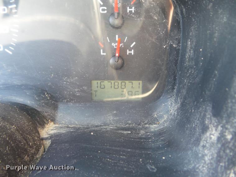 image for item DD7183 2005 Ford F150 XL pickup truck