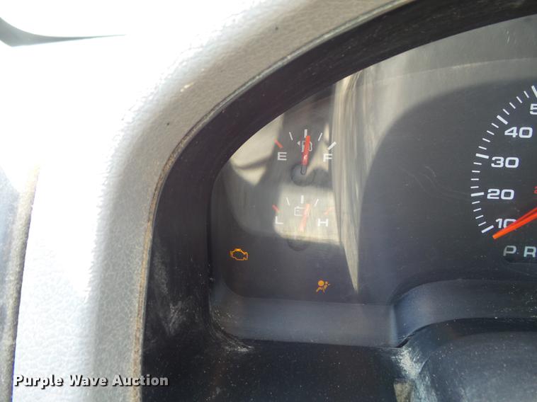 image for item DD7183 2005 Ford F150 XL pickup truck