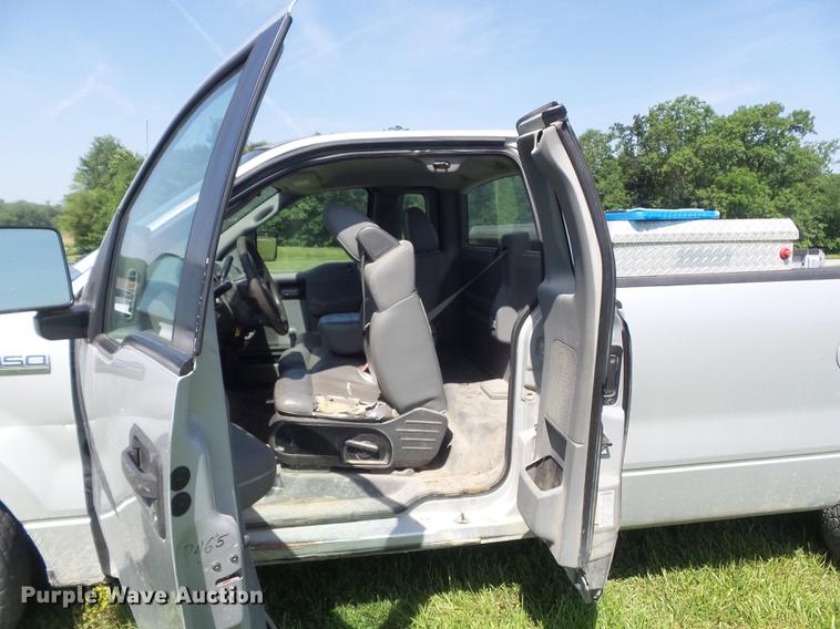 image for item DD7183 2005 Ford F150 XL pickup truck