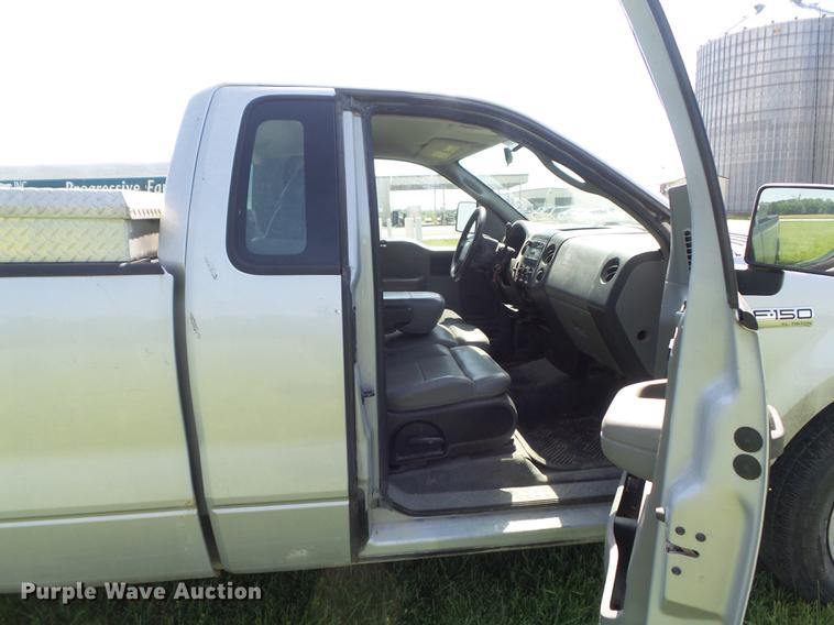 image for item DD7183 2005 Ford F150 XL pickup truck
