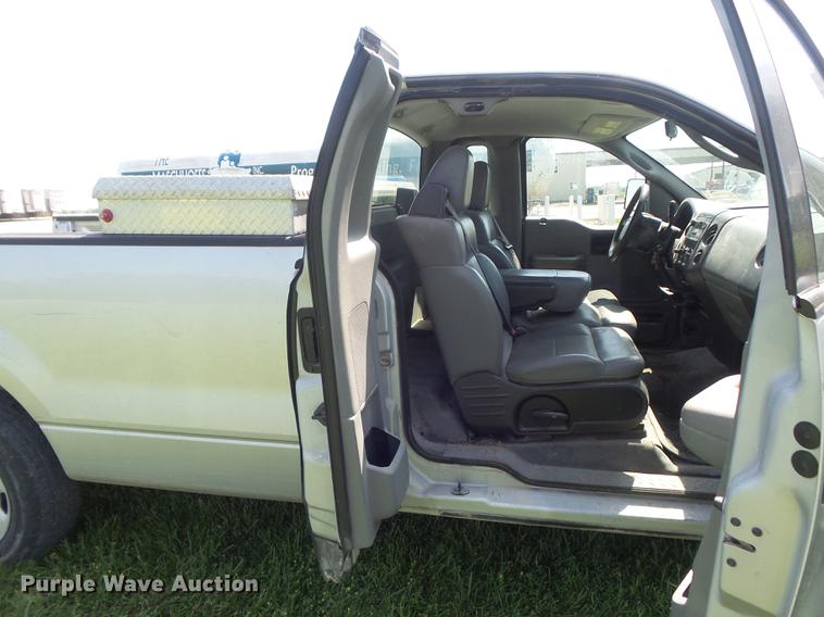 image for item DD7183 2005 Ford F150 XL pickup truck
