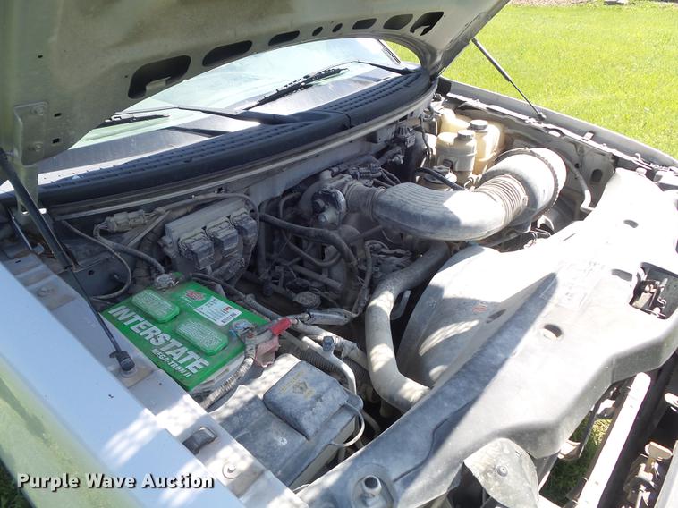 image for item DD7183 2005 Ford F150 XL pickup truck