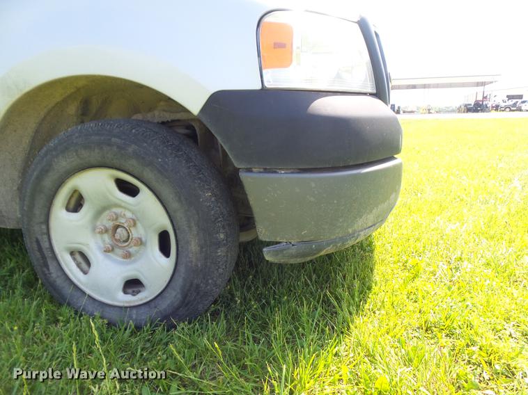 image for item DD7183 2005 Ford F150 XL pickup truck