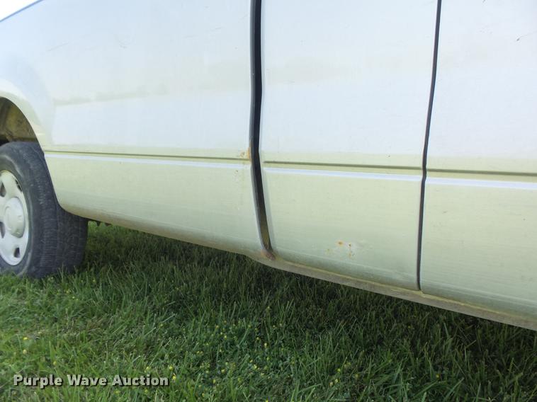 image for item DD7183 2005 Ford F150 XL pickup truck