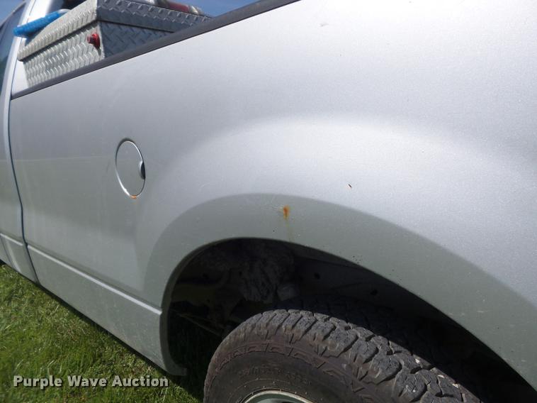 image for item DD7183 2005 Ford F150 XL pickup truck