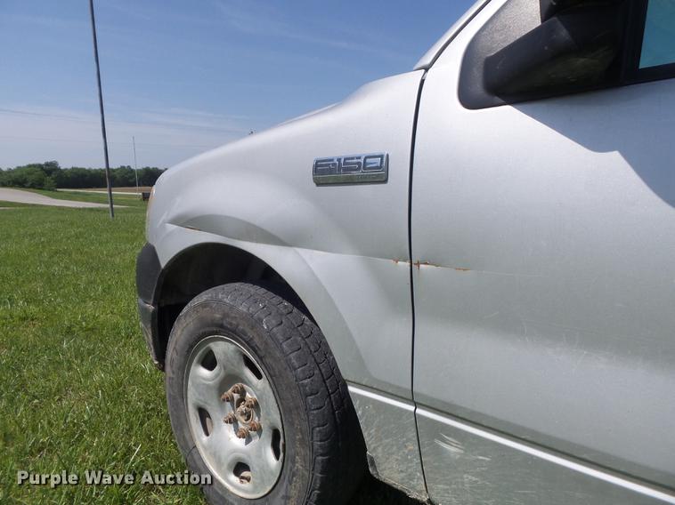 image for item DD7183 2005 Ford F150 XL pickup truck