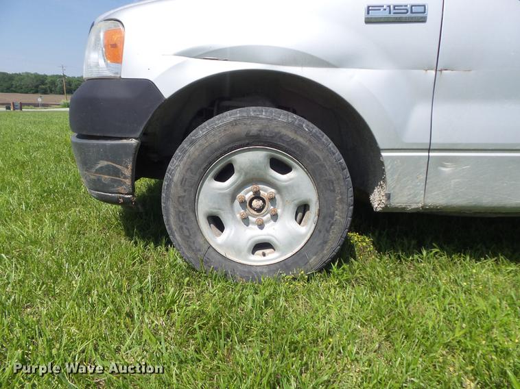 image for item DD7183 2005 Ford F150 XL pickup truck